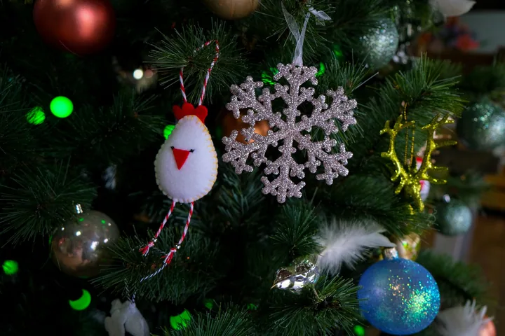 Rincón navideño colorido para una familia